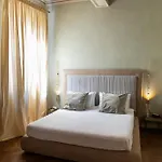 Bed & Breakfast Domus Tua 4*
