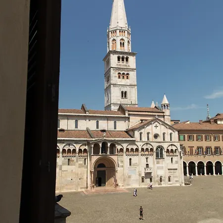 Domus Tua לינה וארוחת בוקר מודנה